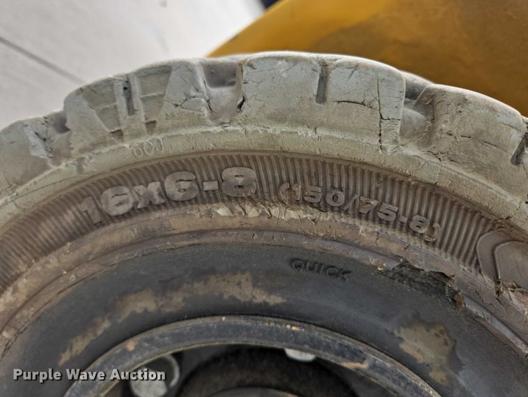 image for item DY1136 Caterpillar EP4000 forklift