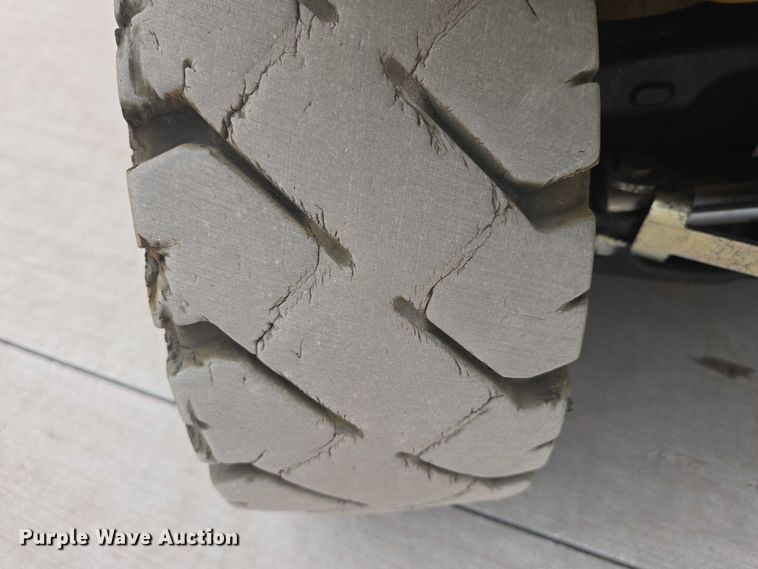 image for item DY1136 Caterpillar EP4000 forklift