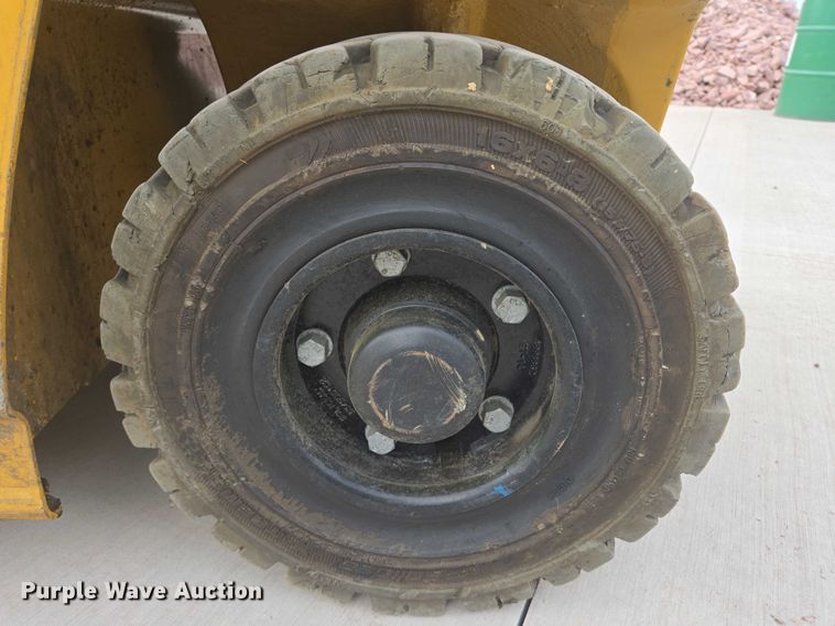 image for item DY1136 Caterpillar EP4000 forklift