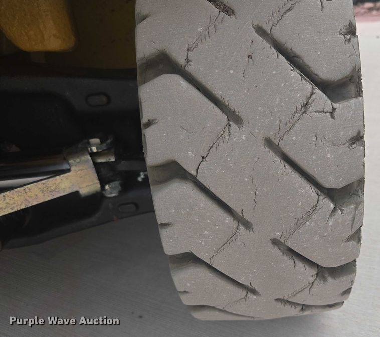 image for item DY1136 Caterpillar EP4000 forklift