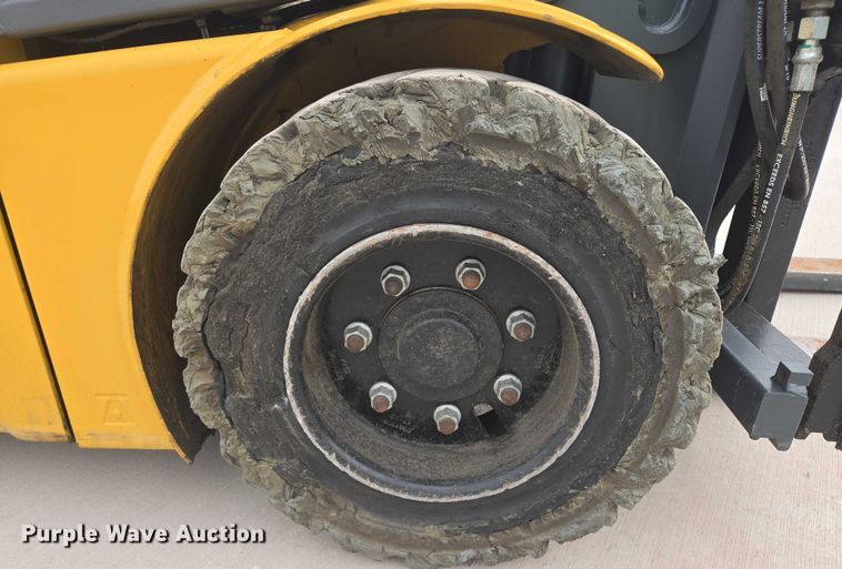 image for item DY1136 Caterpillar EP4000 forklift