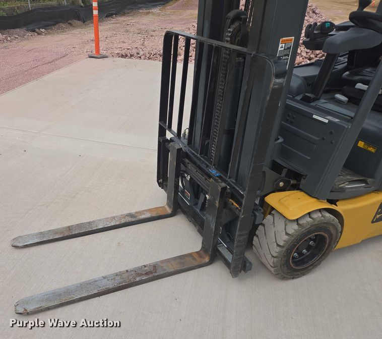 image for item DY1137 Caterpillar EP4000 forklift