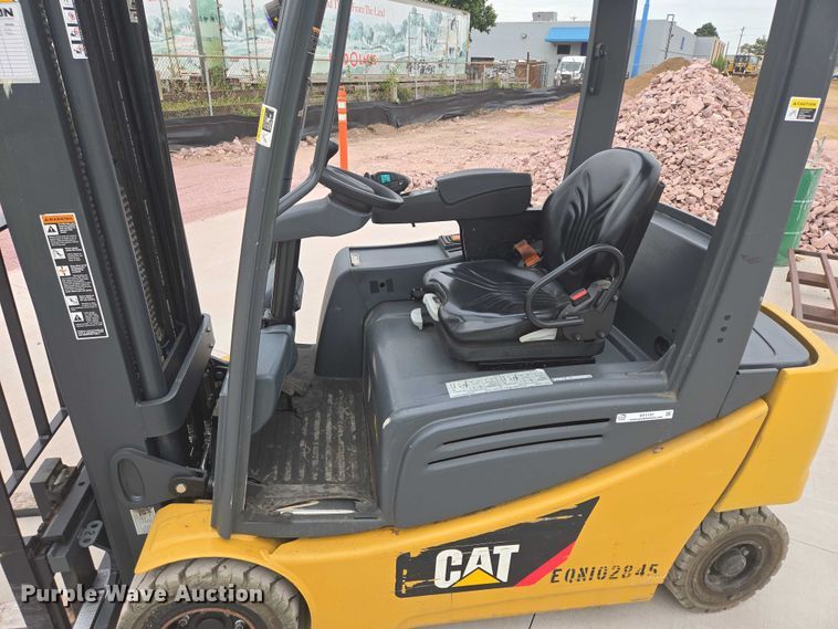 image for item DY1137 Caterpillar EP4000 forklift