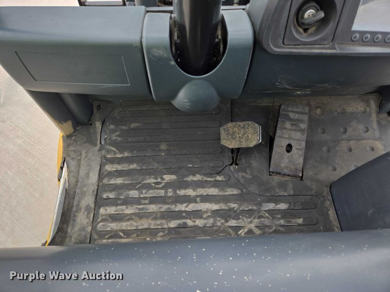 image for item DY1137 Caterpillar EP4000 forklift