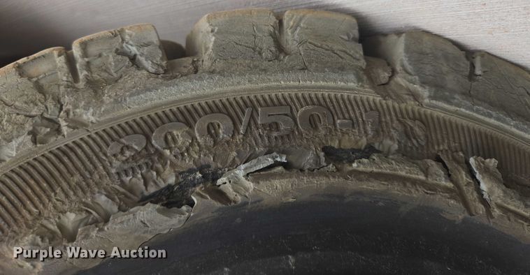 image for item DY1137 Caterpillar EP4000 forklift