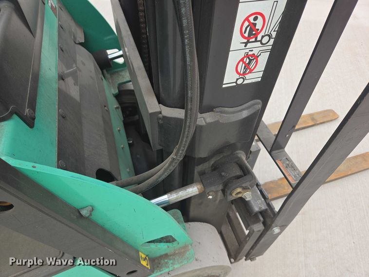 image for item DY1138 Mitsubishi FBC25N forklift