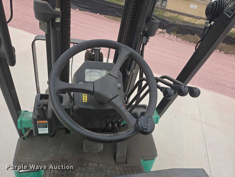 image for item DY1138 Mitsubishi FBC25N forklift