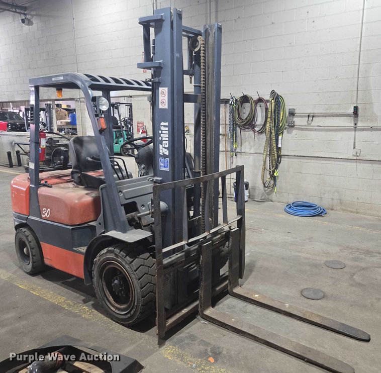 image for item DY1141 Tailift FG30 forklift