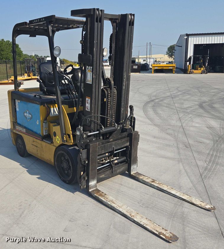 image for item DY1173 Caterpillar E6500-AC forklift