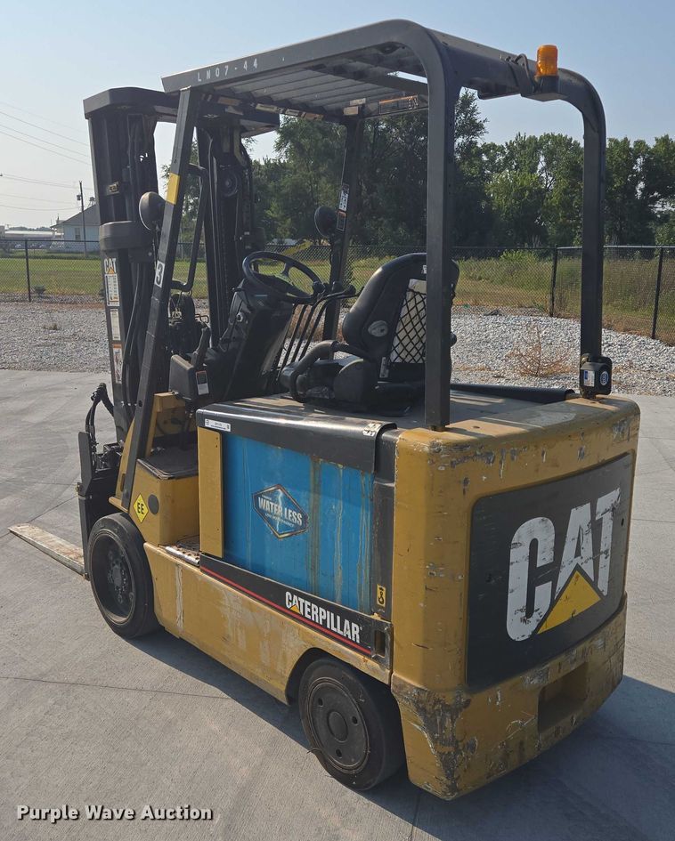 image for item DY1173 Caterpillar E6500-AC forklift
