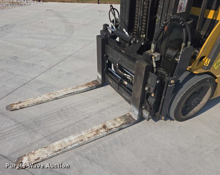 image for item DY1173 Caterpillar E6500-AC forklift