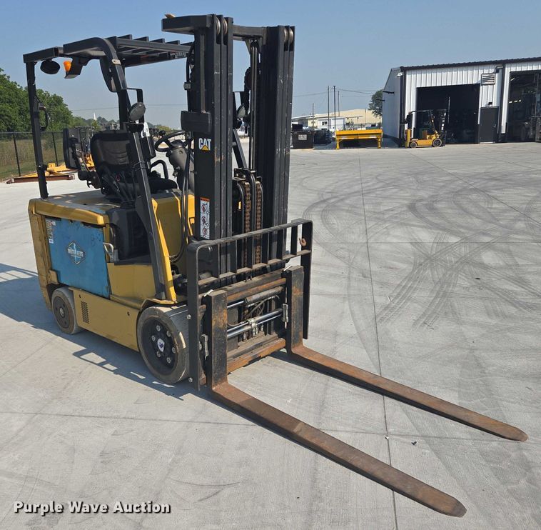 image for item DY1174 Caterpillar EC30LN2 forklift