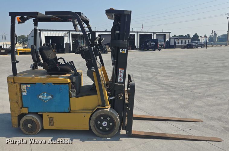 image for item DY1174 Caterpillar EC30LN2 forklift