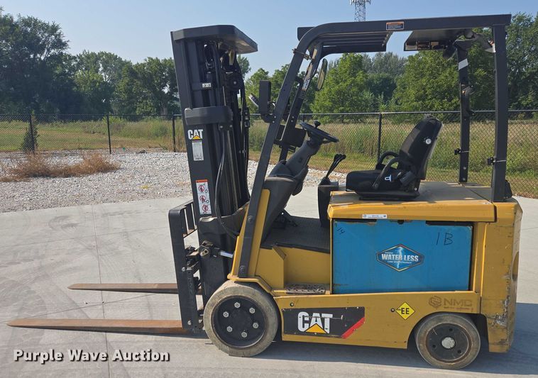 image for item DY1174 Caterpillar EC30LN2 forklift