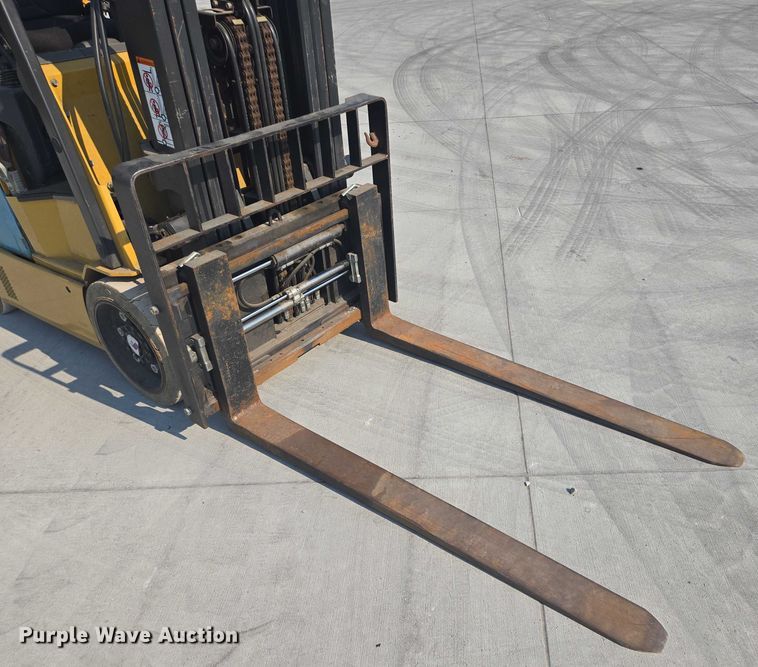 image for item DY1174 Caterpillar EC30LN2 forklift