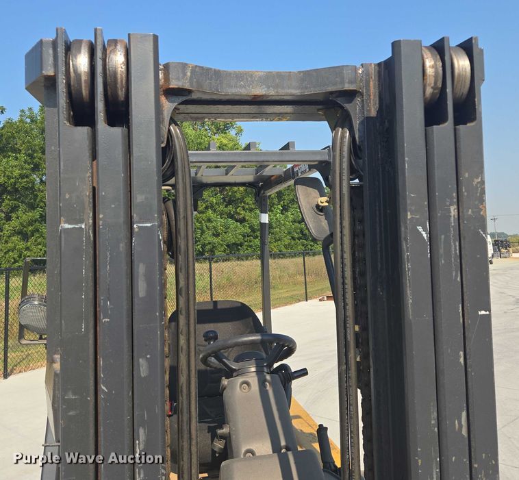 image for item DY1174 Caterpillar EC30LN2 forklift