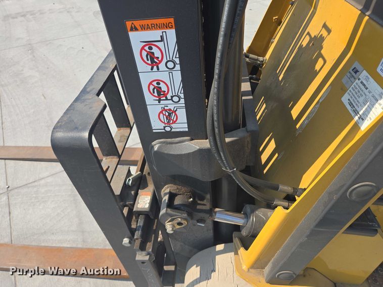 image for item DY1174 Caterpillar EC30LN2 forklift