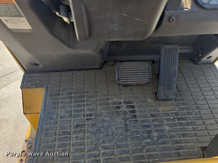 image for item DY1174 Caterpillar EC30LN2 forklift