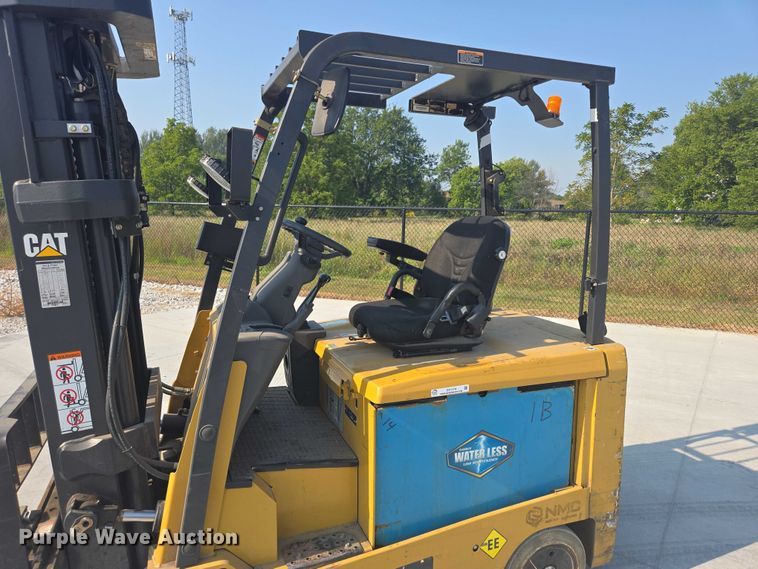 image for item DY1174 Caterpillar EC30LN2 forklift