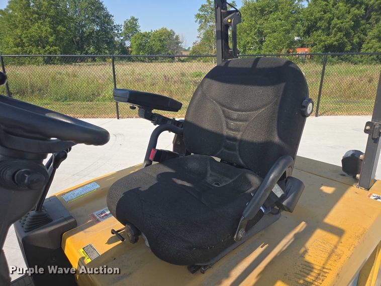 image for item DY1174 Caterpillar EC30LN2 forklift