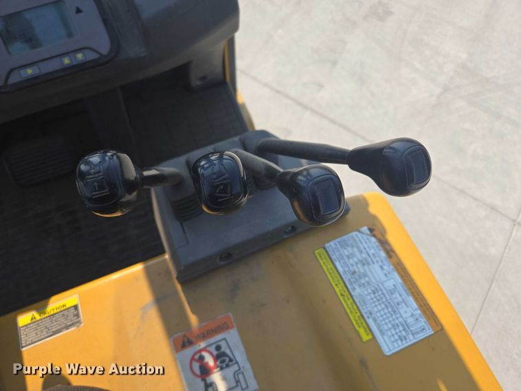 image for item DY1174 Caterpillar EC30LN2 forklift