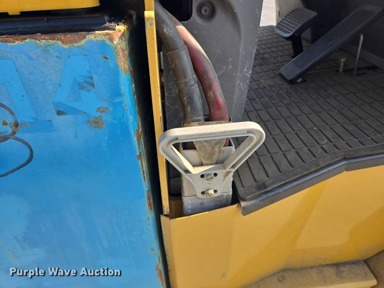 image for item DY1174 Caterpillar EC30LN2 forklift