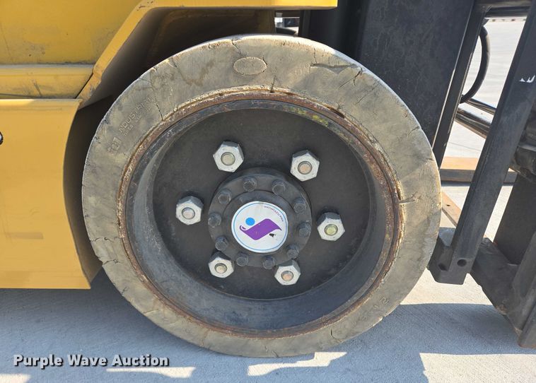 image for item DY1174 Caterpillar EC30LN2 forklift