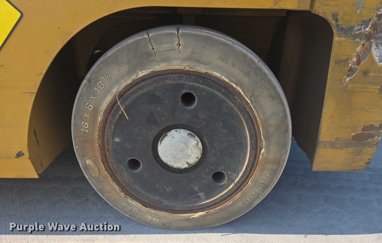 image for item DY1174 Caterpillar EC30LN2 forklift