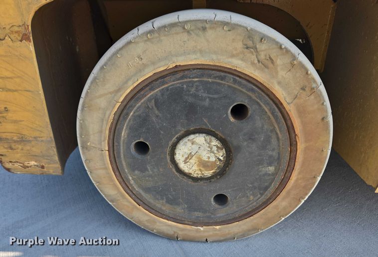 image for item DY1174 Caterpillar EC30LN2 forklift