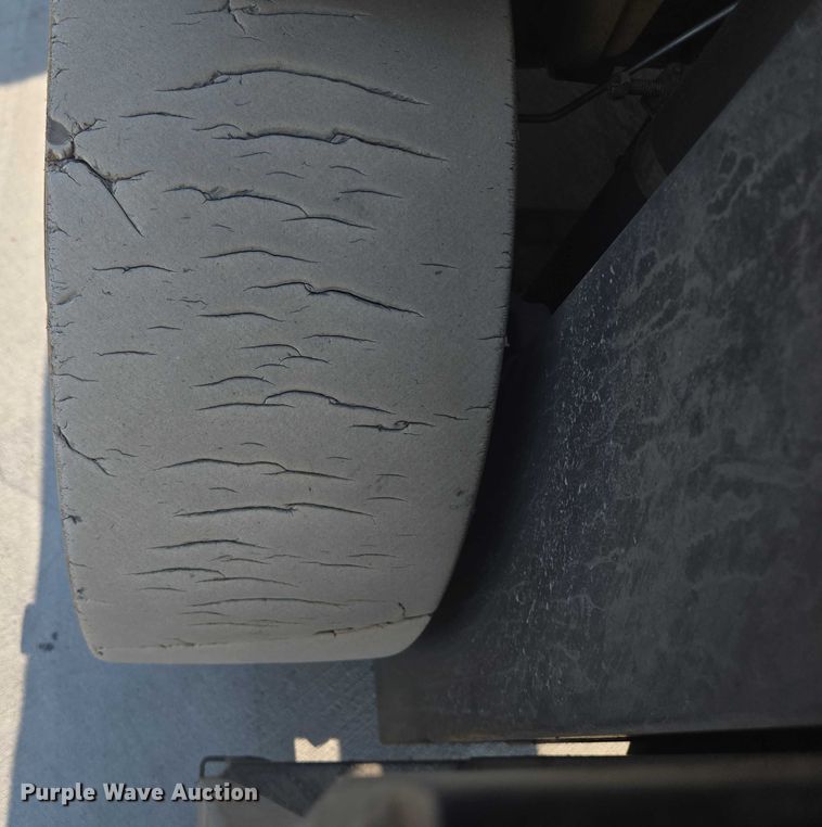 image for item DY1174 Caterpillar EC30LN2 forklift