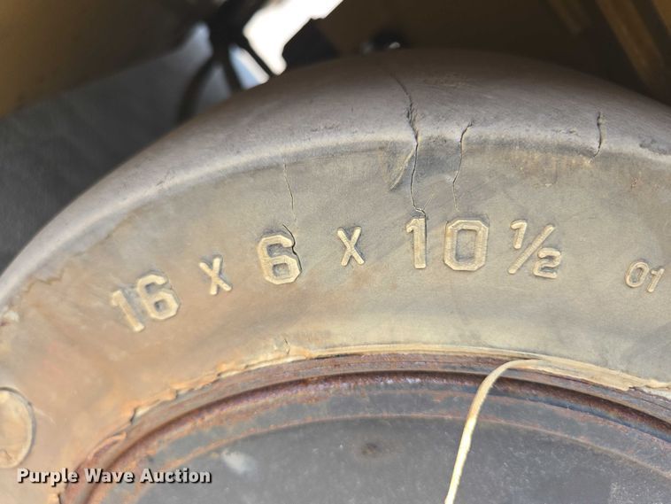 image for item DY1174 Caterpillar EC30LN2 forklift