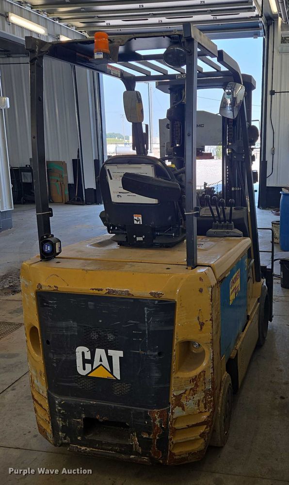 image for item DY1175 Caterpillar EC30LN2 forklift