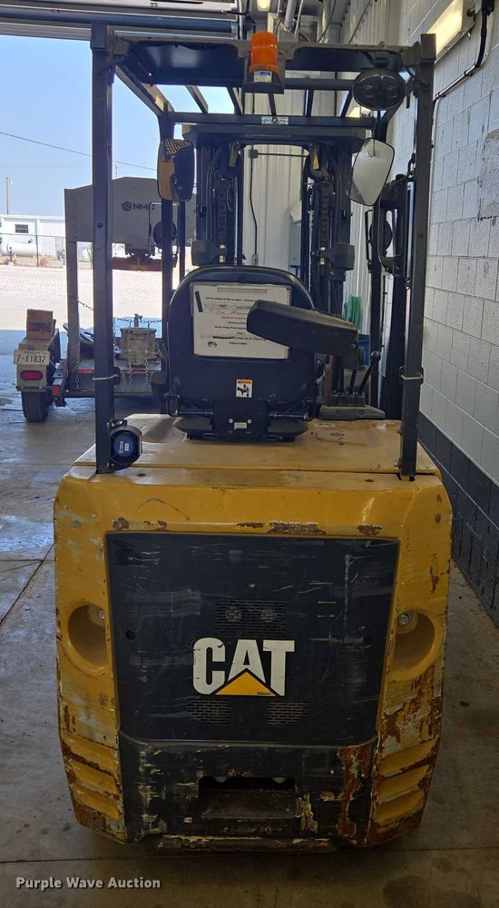 image for item DY1175 Caterpillar EC30LN2 forklift