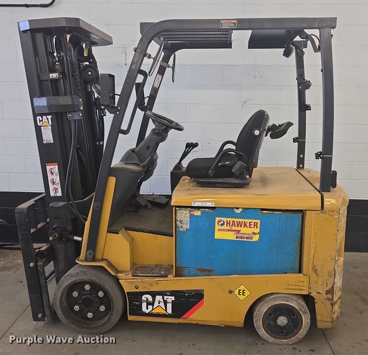 image for item DY1175 Caterpillar EC30LN2 forklift