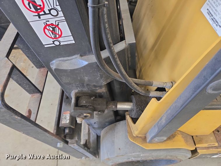 image for item DY1175 Caterpillar EC30LN2 forklift