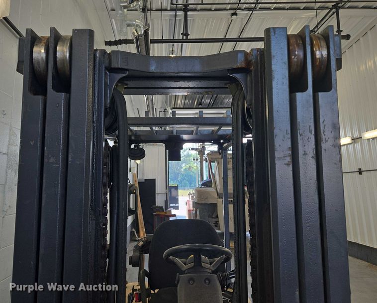 image for item DY1175 Caterpillar EC30LN2 forklift