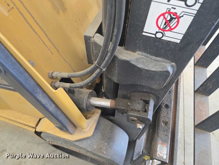 image for item DY1175 Caterpillar EC30LN2 forklift