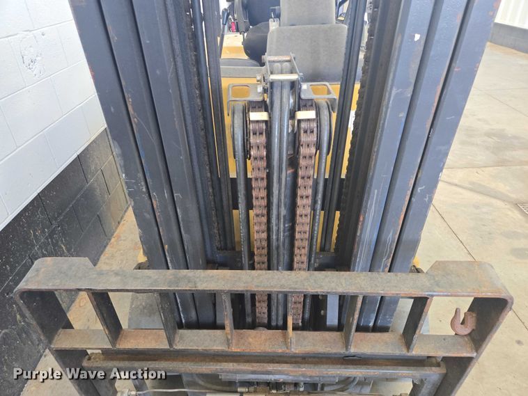 image for item DY1175 Caterpillar EC30LN2 forklift