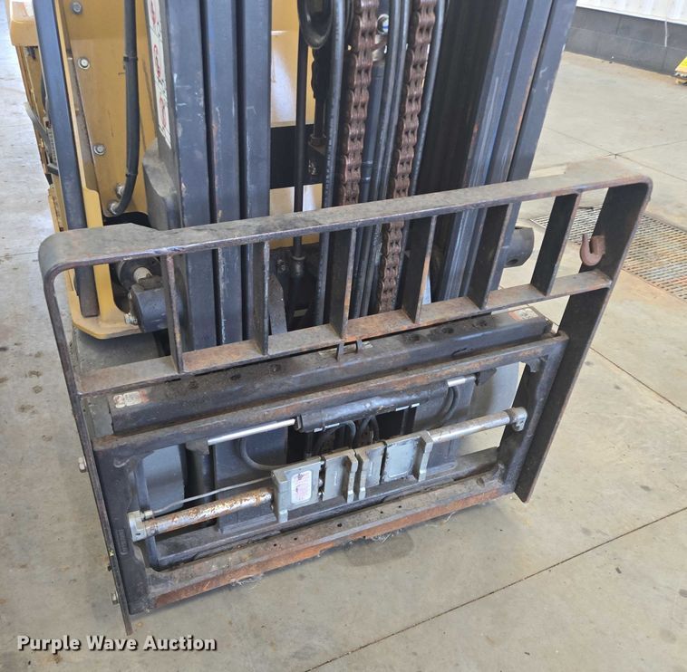 image for item DY1175 Caterpillar EC30LN2 forklift