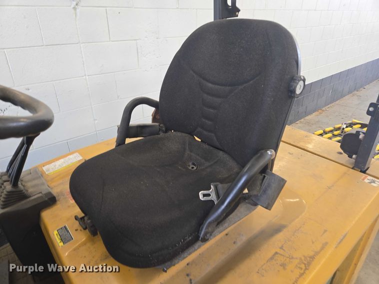 image for item DY1175 Caterpillar EC30LN2 forklift