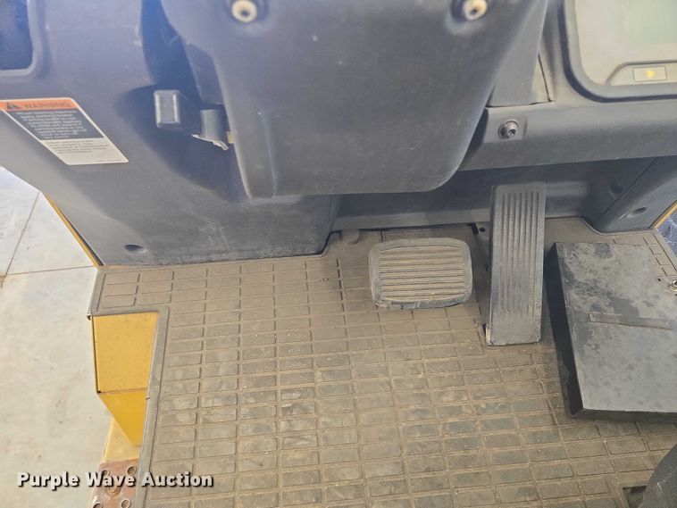 image for item DY1175 Caterpillar EC30LN2 forklift