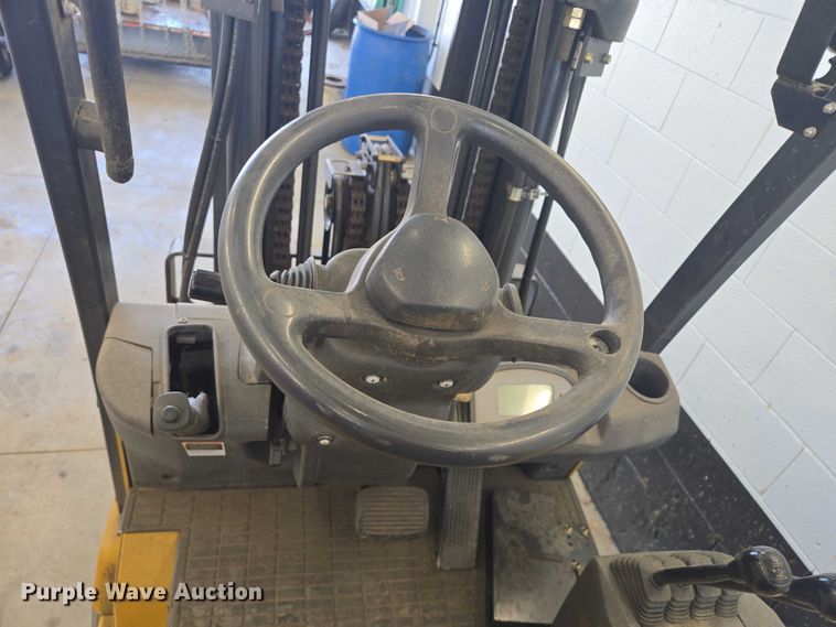 image for item DY1175 Caterpillar EC30LN2 forklift