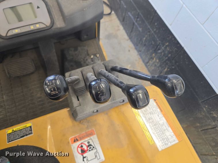 image for item DY1175 Caterpillar EC30LN2 forklift