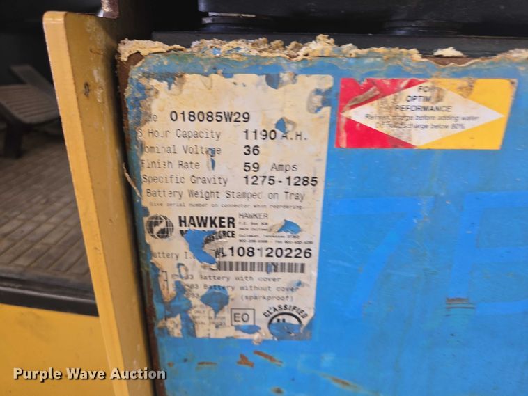 image for item DY1175 Caterpillar EC30LN2 forklift