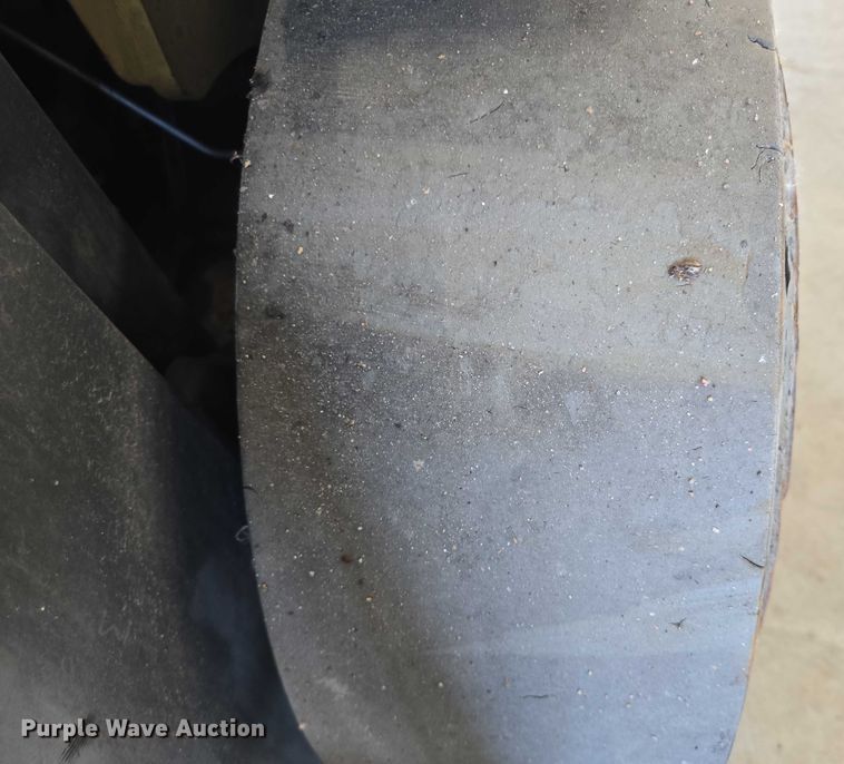 image for item DY1175 Caterpillar EC30LN2 forklift