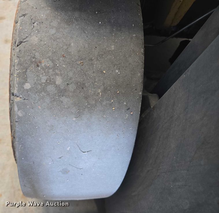 image for item DY1175 Caterpillar EC30LN2 forklift