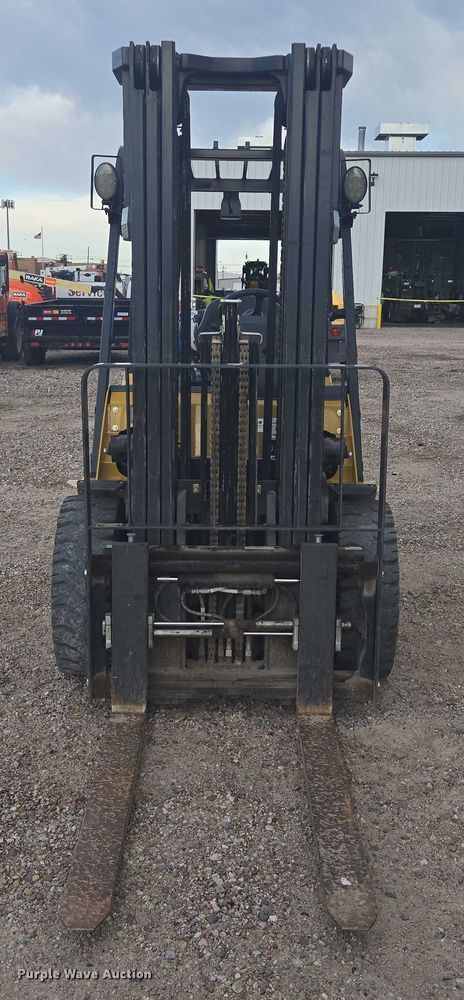 image for item DY1178 Caterpillar GP33N forklift