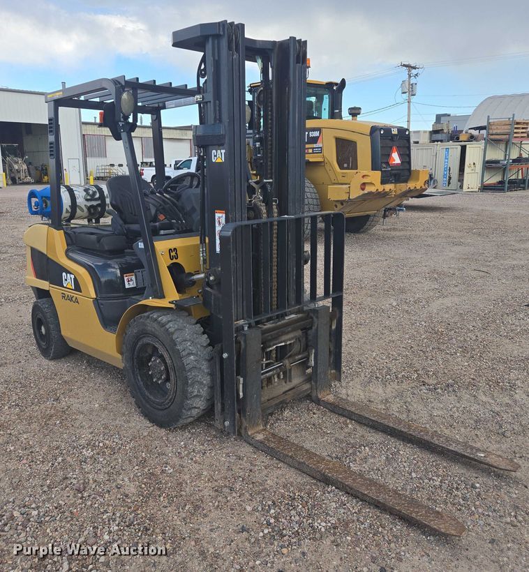 image for item DY1178 Caterpillar GP33N forklift
