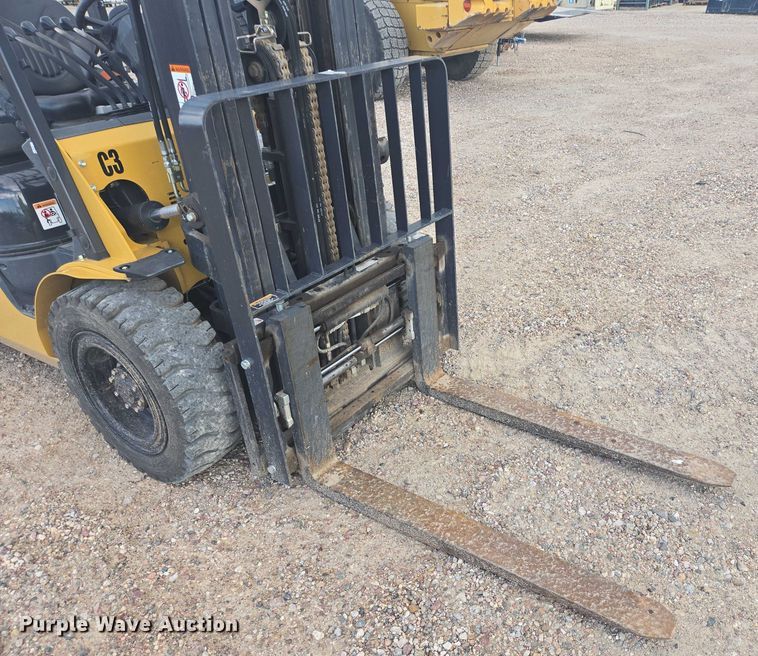 image for item DY1178 Caterpillar GP33N forklift