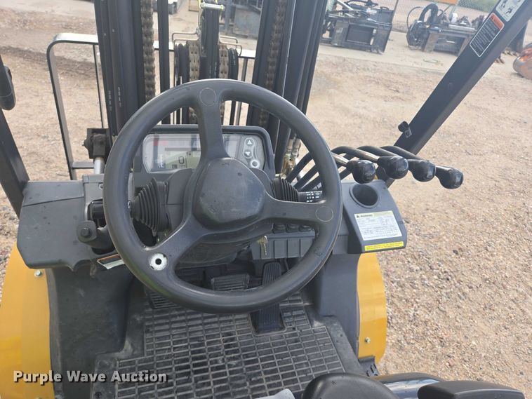 image for item DY1178 Caterpillar GP33N forklift